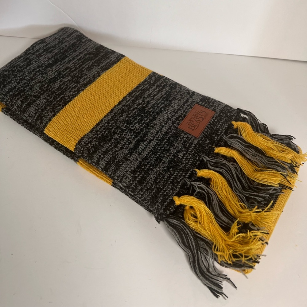 Fantastic Beasts Hufflepuff Scarf Newt Scamander